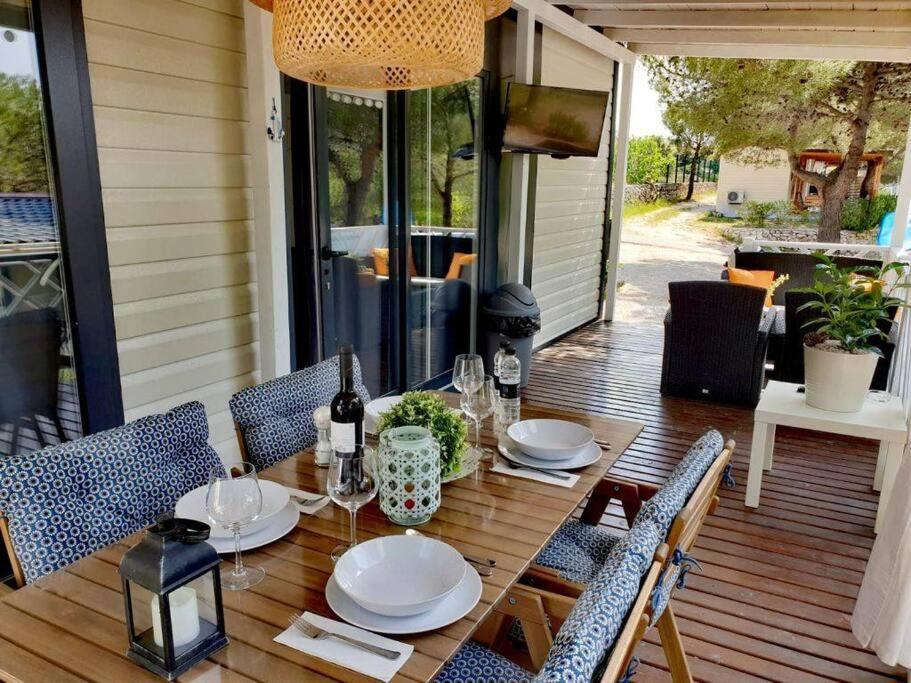 Mobilheim Andrea Wunderschoene Ferienwohnung Direkt Am Meer Jezera Esterno foto