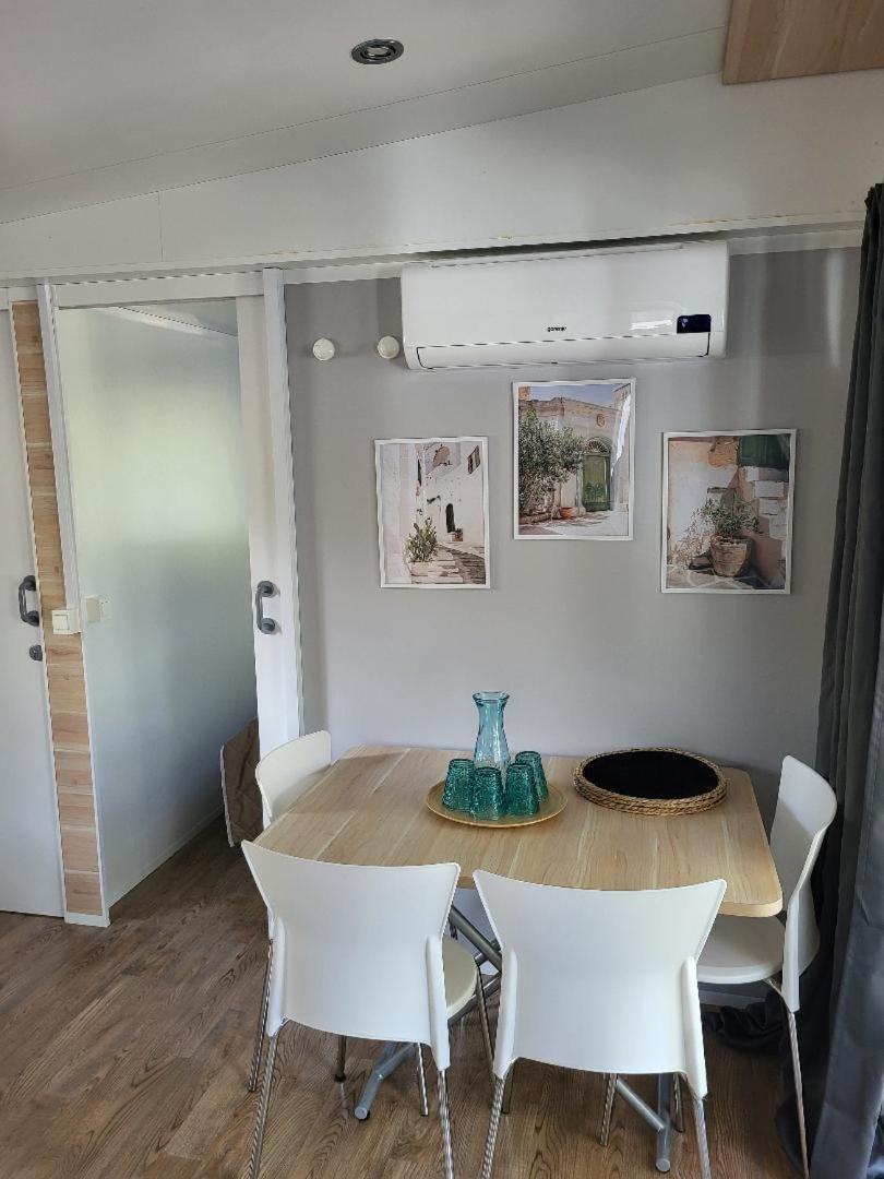 Mobilheim Andrea Wunderschoene Ferienwohnung Direkt Am Meer Jezera Esterno foto